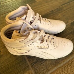 Reebok High-Top Sneakers in Light Pink